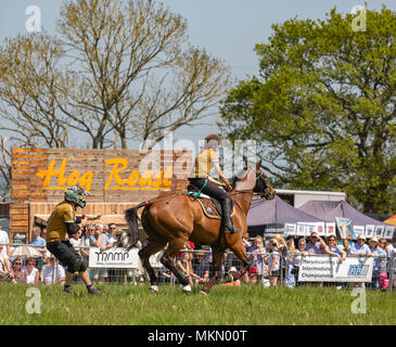 Netley Marsh, Hampshire, Regno Unito. Il 6 maggio 2018. Il primo giorno, dei due giorni di manifestazione, Hampshire Game & Country Fair attrae folle su una calda giornata di sole. Foto Stock