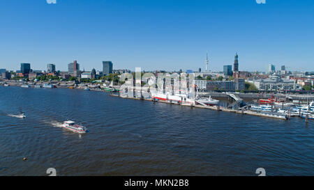 Landungsbruecken (moli), il porto di Amburgo, Germania Foto Stock