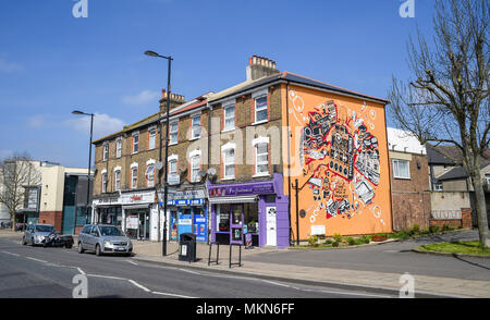 Thornton Heath Crystal Palace a sud di Londra Regno Unito - pittura murale di arte sul lato di proprietà Foto Stock