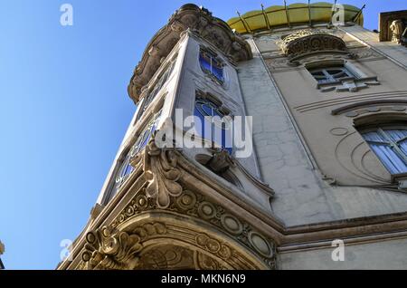 Torino, la Regione Piemonte, Italia. Il 14 aprile 2017. Casa Fenoglio Lafleur è un edificio storico di Torino, emblema dello stile Art Nouveau della città. Foto Stock