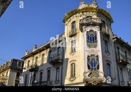 Torino, la Regione Piemonte, Italia. Il 14 aprile 2017. Casa Fenoglio Lafleur è un edificio storico di Torino, emblema dello stile Art Nouveau della città. Foto Stock