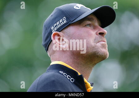 Thomas Bjorn (termina il giorno a -15 sotto par) trazione al quattordicesimo Tee durante il round 3 del 2014 Tour Europeo del BMW PGA Championship di Wentworth Golf Club, Virginia Water, Surrey, Inghilterra. 24 Maggio 2014 --- Image by © Paolo Cunningham Foto Stock