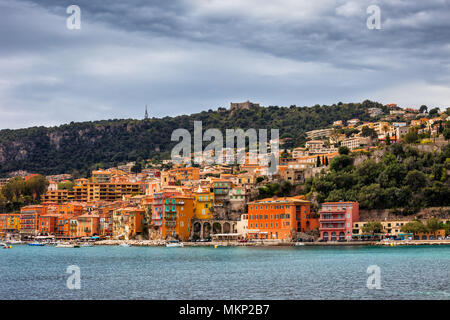 Francia, Alpes Maritimes Costa Azzurra, Villefranche sur Mer, località di villeggiatura al mare Mediterraneo Foto Stock