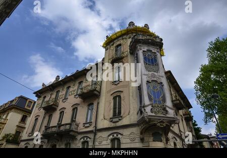 Torino, la Regione Piemonte, Italia. Il 14 aprile 2017. Casa Fenoglio Lafleur è un edificio storico di Torino, emblema dello stile Art Nouveau della città. Foto Stock