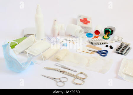 Materiali di consumo medicali, pillole, kit di primo soccorso Foto Stock