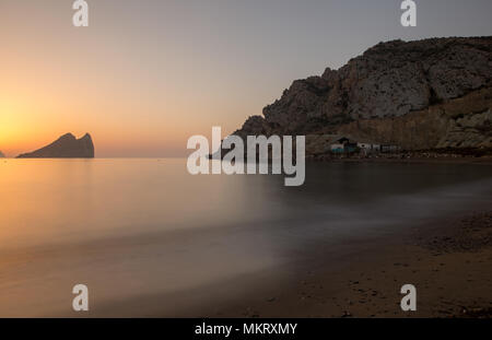 Sunrise su una spiaggia a Aguilas, Murcia, Spagna Foto Stock