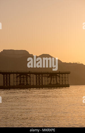 Sunrise su una spiaggia a Aguilas, Murcia, Spagna Foto Stock