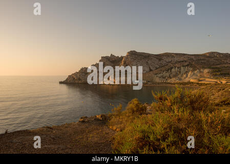 Sunrise su una spiaggia a Aguilas, Murcia, Spagna Foto Stock