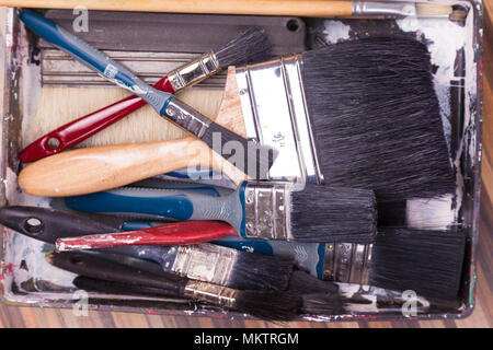 Un sacco di decorazione di pennelli per dipingere visto dal di sopra. Foto Stock