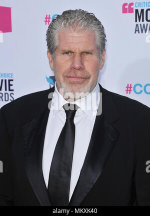 Ron Perlman al XVII annuale scelta critica Movie Awards al Palladium Theatre di Los Angeles.Ron Perlman Red Carpet Event, verticale, STATI UNITI D'AMERICA, industria cinematografica, celebrità, fotografia, Bestof, arte cultura e intrattenimento, Topix celebrità moda / Verticale, meglio di, evento nella vita di Hollywood - California, moquette rossa e dietro le quinte, USA, industria cinematografica, celebrità, movie celebrità, personaggi televisivi, musica celebrità, fotografia, Bestof, arte cultura e intrattenimento, Topix, headshot, verticale, una persona, a partire dall'anno 2012 , inchiesta tsuni@Gamma-USA.com Foto Stock