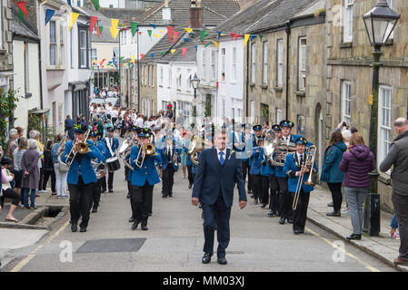 Helston, Cornwall, Regno Unito. 8 Maggio, 2018. Flora giornata con Helston Cornovaglia con banda cittadina 08-05-2018 Credito: kathleen bianco/Alamy Live News Foto Stock