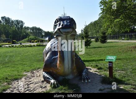 Lubin, Polonia. 8 Maggio, 2018. Maggio 08.2018 Lubin Polonia Parco Dinosauri in Polonia Iguanodon Credito: Piotr Twardysko/ZUMA filo/Alamy Live News Foto Stock