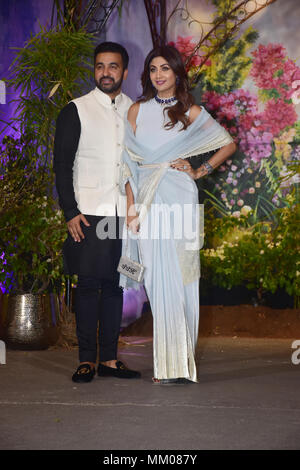 Mumbai, India. 08 Maggio, 2018. L'attrice di Bollywood Shilpa Shetty Kundra con Raj Kundra frequentare il ricevimento di nozze di attrice Sonam Kapoor e Anand Ahuja a hotel Leela in Mumbai. Azhar Khan/Alamy Live News Foto Stock