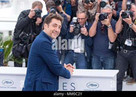 CANNES, Francia - 9 maggio: Javier Bardem frequentare il photocall per il film "Tutti sanno' (Todos Lo Saben) durante la settantunesima annuale di Cannes Film Festival presso il Palais des Festivals il 9 maggio 2018 a Cannes, Francia Credito: BTWImages/Alamy Live News Foto Stock