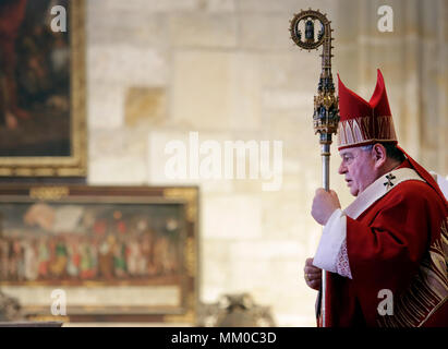 Praga, Repubblica Ceca. Xxi Aprile, 2018. ***Aprile 21, 2018 FILE FOTO*** Papa Francesco ha chiesto a Praga il Cardinale Arcivescovo Dominik Duka di continuare nel post nella reazione di Duka la lettera con la quale egli ha offerto dimissioni oltre la sua età di 75, secondo una lettera della Nunziatura Apostolica l'Arcivescovado di Praga ha pubblicato sul suo sito web oggi, il 9 maggio 2018. Credito: Michaela Rihova/CTK foto/Alamy Live News Foto Stock