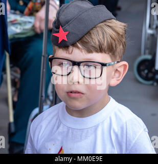 A Londra il 9 maggio 2018 un partecipante in "l'Immortale reggimento' marzo a Londra per commemorare il russo caduti della seconda guerra mondiale. Credit Ian Davidson/Alamy Live News Foto Stock