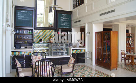 PULAU Langkawi, Malesia - 4 APR 2015: architettura del centro storico coloniale Britannica al Ristorante di un hotel di lusso LA DANNA. Foto Stock