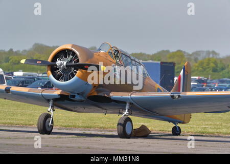 North American Harvard T6 AJ841 visualizzato a Abingdon Aria & Paese mostrano Foto Stock