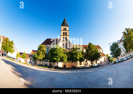 Fish-eye immagine della famosa cattedrale di San Dionigi chiesa a Esslingen piazza del mercato, Germania Foto Stock