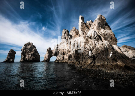 L'arco di Cabo San Lucas è uno dei più famosi siti di questa destinazione turistica della penisola di Baja California nel nord del Messico Foto Stock