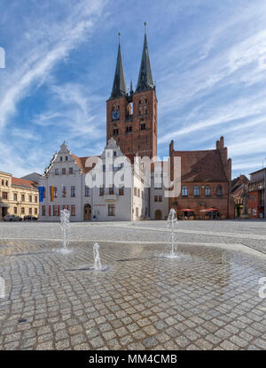 Piazza del mercato, il Municipio e la Cattedrale di Santo Stefano chiesa di Stendal, Sassonia-Anhalt, Germania Foto Stock