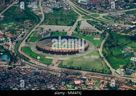 In Uganda, Kampala, Mandela National Stadium o Namboole Stadium di Bweyogerere, per gli eventi di calcio con circa 45.000 visitatori, finanziato e costruito dalla Cina per 36 milioni di US-$ Foto Stock