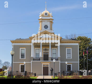 MORGANTON, BURKE COUNTY, NC, Stati Uniti d'America--marzo 21, 2015: Un 1.830 s struttura, la storica Burke County Courthouse, si erge elegante nel centro di Morganton, NC Foto Stock