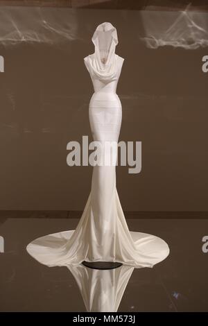 Azzedine Alaïa il couturier ,il design museum , Londra , Inghilterra Foto Stock