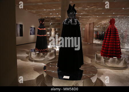 Azzedine Alaïa il couturier ,il design museum , Londra , Inghilterra Foto Stock