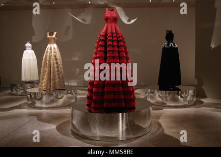 Azzedine Alaïa il couturier ,il design museum , Londra , Inghilterra Foto Stock