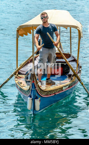 Marinaio Dgħajsa Foto Stock