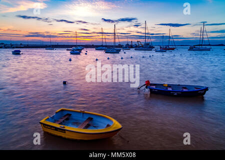 Colonia del Sacramento del porto al tramonto. Foto Stock