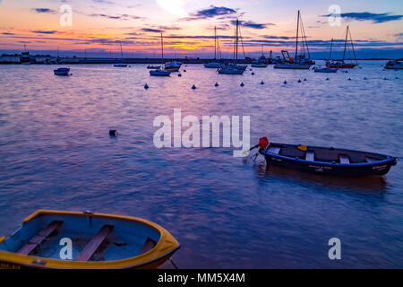 Colonia del Sacramento del porto al tramonto. Foto Stock