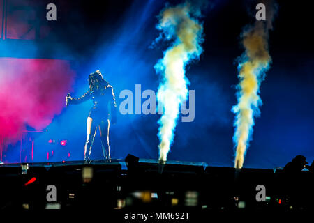 Taylor Swift durante lo spettacolo di apertura per la sua reputazione Tour presso la University of Phoenix Stadium di Glendale, Arizona. Foto Stock