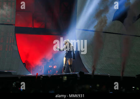 Taylor Swift durante lo spettacolo di apertura per la sua reputazione Tour presso la University of Phoenix Stadium di Glendale, Arizona. Foto Stock