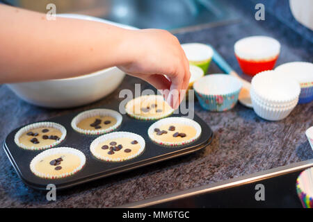 Tortini fatti a mano con scaglie di cioccolato Foto Stock