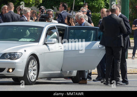 Atene, 09 maggio 2018, il principe Carlo e sua moglie Camilla visita la tomba del Soldato sconosciuto a Atene, Grecia, Credito: Vangelis Aragiannis/Alamy Live News. Foto Stock