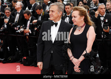 Cannes, Francia. Il 9 maggio 2018. Direttore artistico e copresidente del Chopard Caroline Scheufele e Christoph Waltz al 'Yomeddine' premiere durante la settantunesima Cannes Film Festival presso il Palais des Festivals il 9 maggio 2018 a Cannes, Francia. Credito: Giovanni Rasimus/Media punzone ***Francia, Svezia, Norvegia, DENARK, Finlandia, STATI UNITI D'AMERICA, REPUBBLICA CECA, SUD AMERICA SOLO CREDITO***: MediaPunch Inc/Alamy Live News Foto Stock