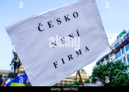 Praga, Repubblica Ceca. Il 9 maggio 2018. Manifestazione contro il Premier Babis, Presidente Zeman e i comunisti. La Repubblica ceca non è una ditta Foto Stock