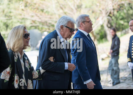 Monasterio de Yuste, Cuacos De Yuste, Spagna. 9 Maggio 2018 - (2r) Felipe González Márquez politico spagnolo ex ministro della Spagna arriva al Carlos V cerimonia di premiazione dove Antonio Tajani, il Parlamento europeo ha ricevuto da Felipe VI, re di Spagna Il Carlos V Premio. Credito: Esteban Martinena Guerrero/Alamy Live News Foto Stock
