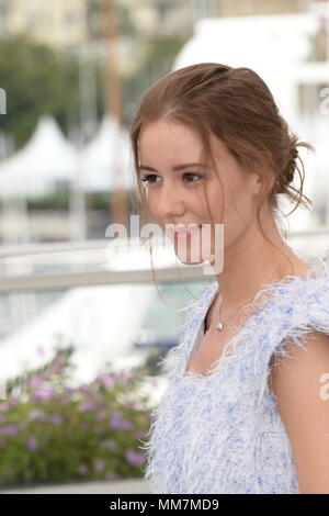 Cannes, Francia. Il 10 maggio, 2018. CANNES, Francia - 10 Maggio: attrice Irina Starshenbaum assiste il photocall per 'Leto' durante la settantunesima annuale di Cannes Film Festival presso il Palais des Festivals il 10 maggio 2018 a Cannes, Francia. Credito: Federico Injimbert/ZUMA filo/Alamy Live News Foto Stock