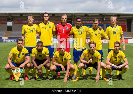 Burton upon Trent, Regno Unito. Decimo Mau 2018. La Svezia team prima del 2018 Campionato Europeo UEFA Under 17 Gruppo B match tra la Svezia e il Portogallo in Pirelli Stadium il 10 maggio 2018 in Burton upon Trent, Inghilterra. Credito: Immagini di PHC/Alamy Live News Foto Stock