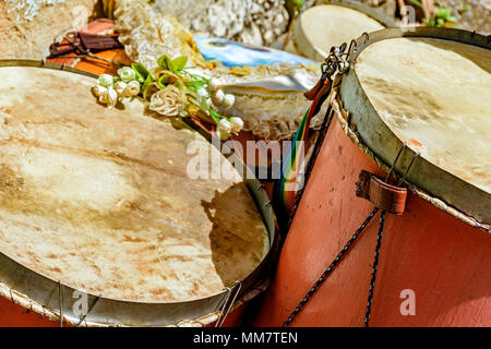 Fusti utilizzati in un brasiliano folk festival in onore di San Giorgio nello Stato di Minas Gerais Foto Stock