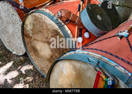 Fusti utilizzati in un brasiliano folk festival in onore di San Giorgio nello Stato di Minas Gerais Foto Stock