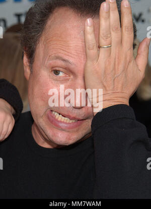 Billy Crystal che pongono alla premiere di Monsters Inc. al El Capitan Theatre di Los Angeles. Il 28 ottobre 2001. CrystalBilly01.jpgCrystalBilly01 Red Carpet Event, verticale, STATI UNITI D'AMERICA, industria cinematografica, celebrità, fotografia, Bestof, arte cultura e intrattenimento, Topix celebrità moda / Verticale, meglio di, evento nella vita di Hollywood - California, moquette rossa e dietro le quinte, USA, industria cinematografica, celebrità, movie celebrità, personaggi televisivi, musica celebrità, fotografia, Bestof, arte cultura e intrattenimento, Topix, headshot, verticale, una persona, dall'anno , 2001, inchiesta tsuni@Gamma-U Foto Stock