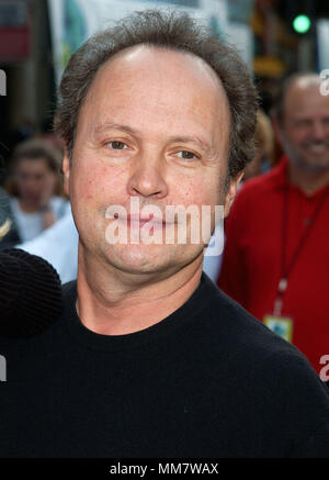 Billy Crystal che pongono alla premiere di Monsters Inc. al El Capitan Theatre di Los Angeles. Il 28 ottobre 2001. CrystalBilly11.jpgCrystalBilly11 Red Carpet Event, verticale, STATI UNITI D'AMERICA, industria cinematografica, celebrità, fotografia, Bestof, arte cultura e intrattenimento, Topix celebrità moda / Verticale, meglio di, evento nella vita di Hollywood - California, moquette rossa e dietro le quinte, USA, industria cinematografica, celebrità, movie celebrità, personaggi televisivi, musica celebrità, fotografia, Bestof, arte cultura e intrattenimento, Topix, headshot, verticale, una persona, dall'anno , 2001, inchiesta tsuni@Gamma-U Foto Stock