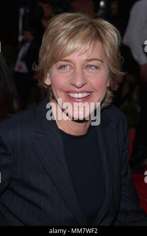 Ellen DeGeneres arriva al ventottesimo annuale di People's Choice Awards a Pasadena Civic Auditorium di Los Angeles Domenica, 13 gennaio 2002.DegeneresEllen 10.jpgDegeneresEllen 10 Red Carpet Event, verticale, STATI UNITI D'AMERICA, industria cinematografica, celebrità, fotografia, Bestof, arte cultura e intrattenimento, Topix celebrità moda / Verticale, meglio di, evento nella vita di Hollywood - California, moquette rossa e dietro le quinte, USA, industria cinematografica, celebrità, movie celebrità, personaggi televisivi, musica celebrità, fotografia, Bestof, arte cultura e intrattenimento, Topix, headshot, verticale, una persona, dal sì Foto Stock