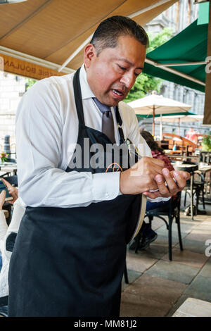 Città del Messico, Cuauhtemoc, messicano, ispanica minoranza etnica Latino latino, centro storico, centro storico, Calle de Tacuba, al fresco, marciapiede esterno Foto Stock