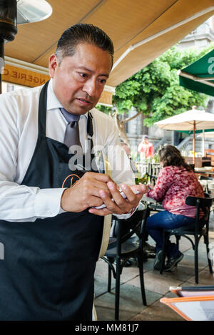 Città del Messico, Cuauhtemoc, messicano, ispanica minoranza etnica Latino latino, centro storico, centro storico, Calle de Tacuba, al fresco, marciapiede esterno Foto Stock