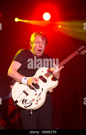 George Thorogood giocando alla decima edizione Medlock Krieger tutti i concerti di star & Golf Classic che beneficiano di St. Jude per bambini Ospedale di ricerca, 27 agosto 2 Foto Stock